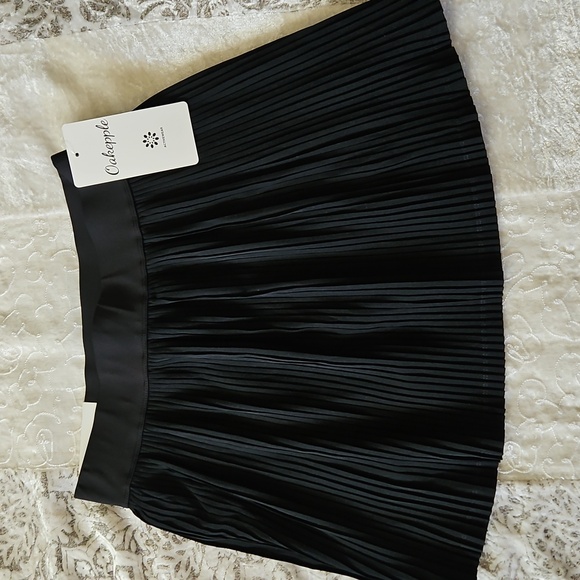 Oakepple  Black Pleated Women's Skirt - MEDIUM - Length 15" - Picture 1 of 9